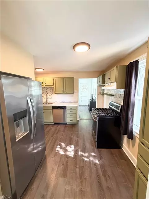 Kitchen - 57 Henry St, Hampton, VA 23669 photo 3 of 3