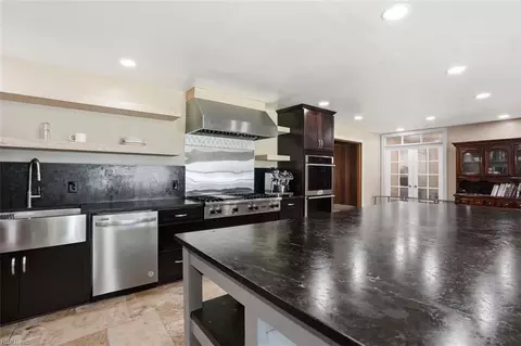 2105 Sterling Point Dr, Portsmouth, VA 23703