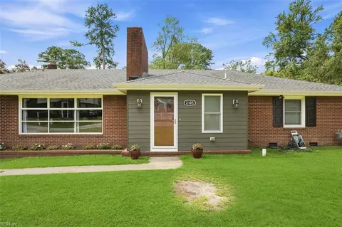 2105 Sterling Point Dr, Portsmouth, VA 23703