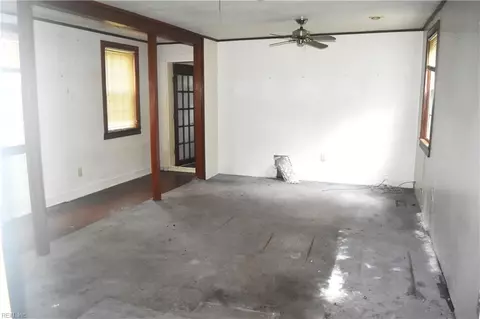 Living - 1111 Oldfield St, Hampton, VA 23663 photo 1 of 1