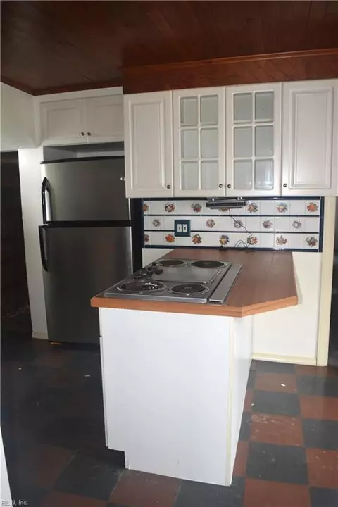 Kitchen - 1111 Oldfield St, Hampton, VA 23663 photo 2 of 2