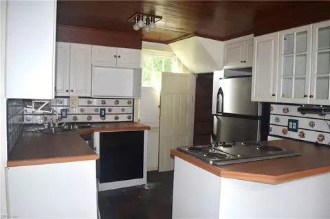 Kitchen - 1111 Oldfield St, Hampton, VA 23663 photo 1 of 2