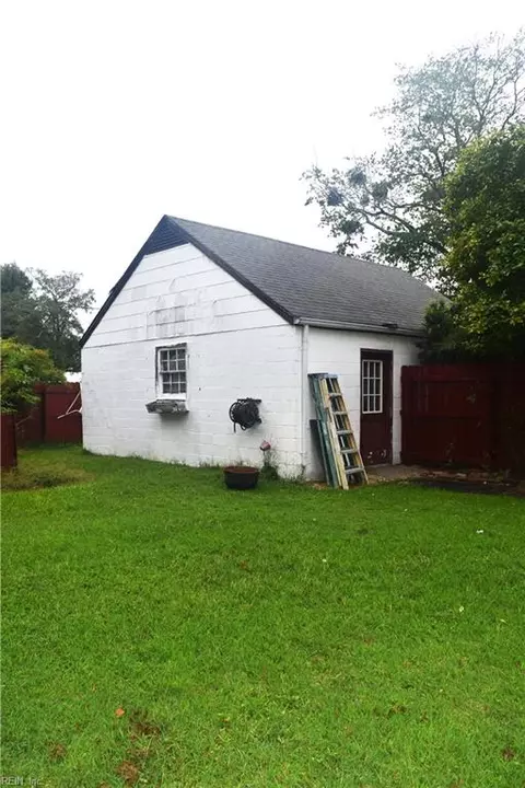 Exterior - 1111 Oldfield St, Hampton, VA 23663 photo 1 of 6