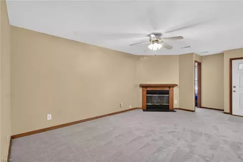 Living - 3418 Clover Rd, Chesapeake, VA 23321 photo 3 of 4