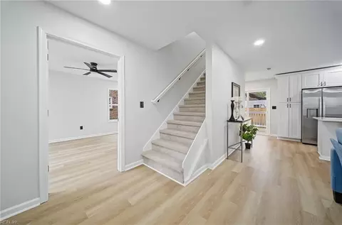 Entry Way - 1046 Mapole Ave, Norfolk, VA 23504 photo 2 of 4
