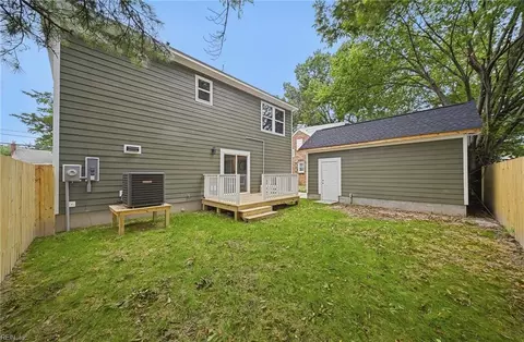 Exterior - 1046 Mapole Ave, Norfolk, VA 23504 photo 7 of 9