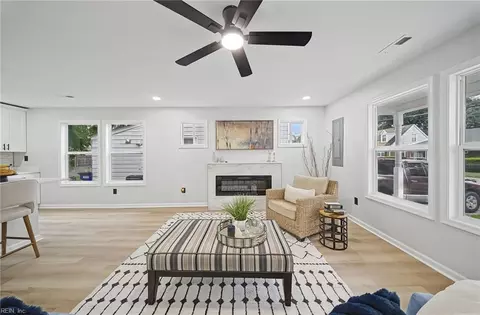 Living - 1046 Mapole Ave, Norfolk, VA 23504 photo 1 of 2