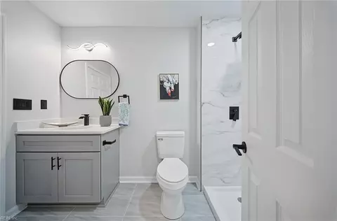 Bath - 1046 Mapole Ave, Norfolk, VA 23504 photo 3 of 4