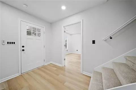 Entry Way - 1046 Mapole Ave, Norfolk, VA 23504 photo 1 of 4
