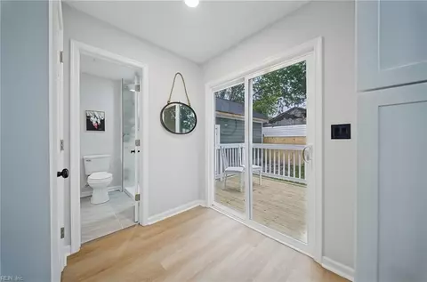 Entry Way - 1046 Mapole Ave, Norfolk, VA 23504 photo 4 of 4