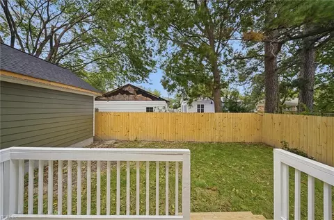 Exterior - 1046 Mapole Ave, Norfolk, VA 23504 photo 6 of 9