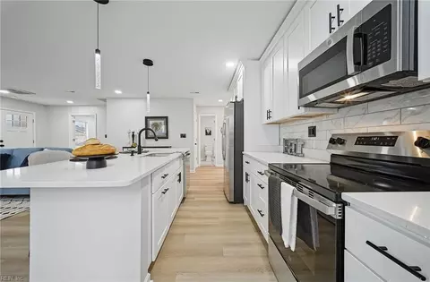 Kitchen - 1046 Mapole Ave, Norfolk, VA 23504 photo 2 of 3