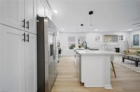 Entry Way - 1046 Mapole Ave, Norfolk, VA 23504 photo 3 of 4