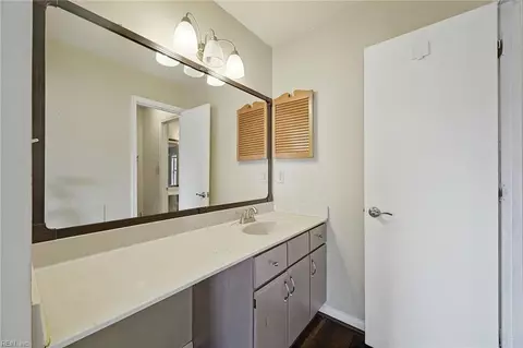 Bath - 12 Saxony Pl, Hampton, VA 23669 photo 4 of 4