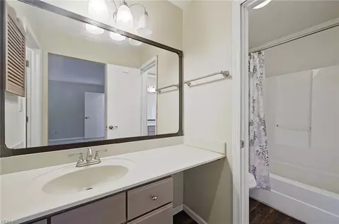 Bath - 12 Saxony Pl, Hampton, VA 23669 photo 3 of 4