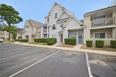 1032 Pebblewood Dr, Virginia Beach, VA 23464