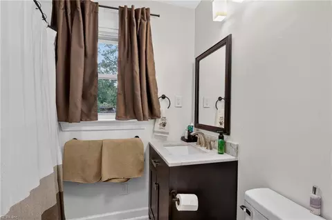 Bath - 705 Berkshire Ter, Hampton, VA 23666 photo 2 of 2