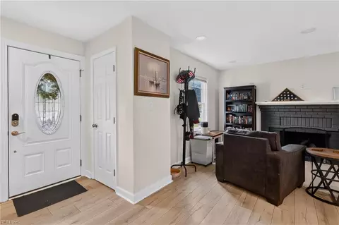 Entry Way - 705 Berkshire Ter, Hampton, VA 23666 photo 2 of 4