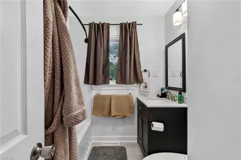 Bath - 705 Berkshire Ter, Hampton, VA 23666 photo 1 of 2