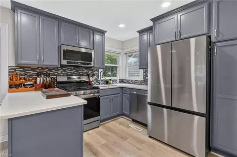 Kitchen - 705 Berkshire Ter, Hampton, VA 23666 photo 3 of 6