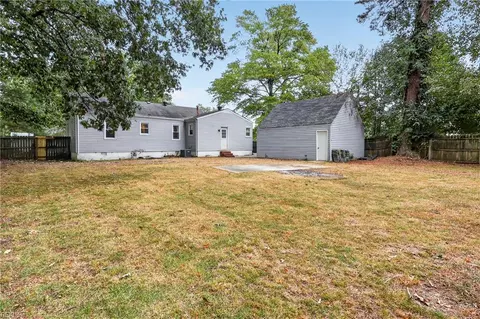 Exterior - 705 Berkshire Ter, Hampton, VA 23666 photo 6 of 10