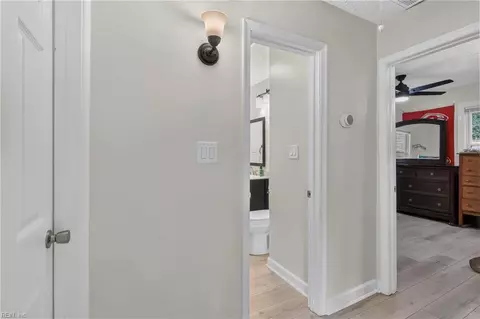 Entry Way - 705 Berkshire Ter, Hampton, VA 23666 photo 3 of 4