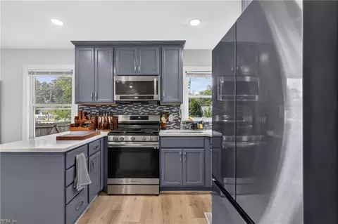 Kitchen - 705 Berkshire Ter, Hampton, VA 23666 photo 2 of 6