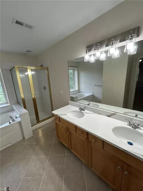 Bath - 2064 Nicklaus Dr, Suffolk, VA 23435 photo 3 of 3