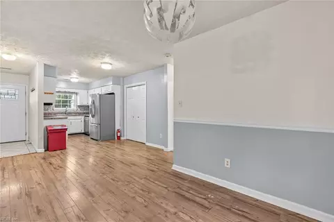 Entry Way - 5 Compton Ct, Hampton, VA 23666 photo 1 of 1