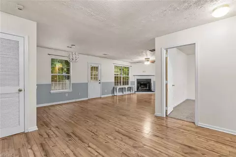 Living - 5 Compton Ct, Hampton, VA 23666 photo 2 of 2