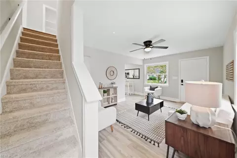 Entry Way - 532 Birmingham Ave, Norfolk, VA 23505 photo 5 of 6