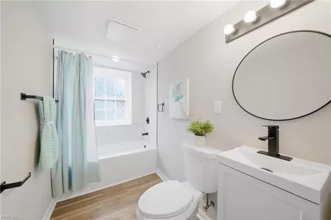 Bath - 532 Birmingham Ave, Norfolk, VA 23505 photo 2 of 2