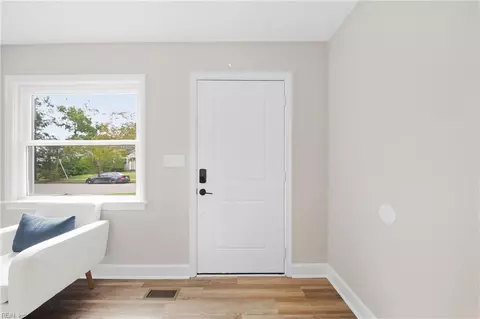 Entry Way - 532 Birmingham Ave, Norfolk, VA 23505 photo 1 of 6