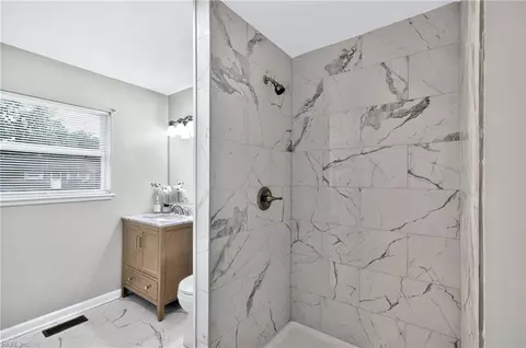 Bath - 206 Cellardoor Ct, Hampton, VA 23666 photo 3 of 3