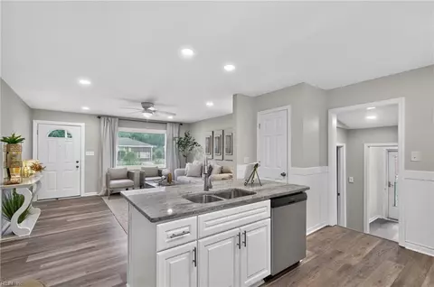 Entry Way - 206 Cellardoor Ct, Hampton, VA 23666 photo 1 of 1