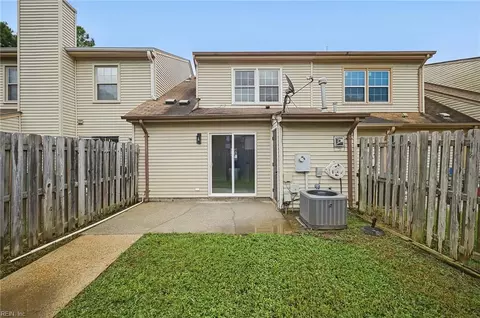 Exterior - 127 Parkway Dr, Hampton, VA 23669 photo 4 of 6