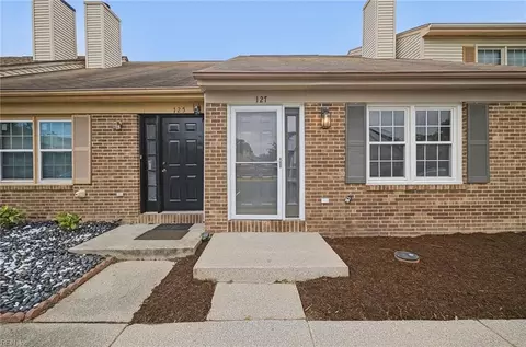 Exterior - 127 Parkway Dr, Hampton, VA 23669 photo 3 of 6