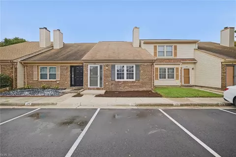 Exterior - 127 Parkway Dr, Hampton, VA 23669 photo 2 of 6