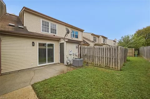 Exterior - 127 Parkway Dr, Hampton, VA 23669 photo 5 of 6