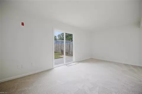 Living - 127 Parkway Dr, Hampton, VA 23669 photo 4 of 5