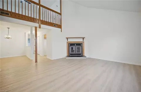 Living - 127 Parkway Dr, Hampton, VA 23669 photo 3 of 5
