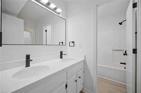 Bath - 127 Parkway Dr, Hampton, VA 23669 photo 1 of 4