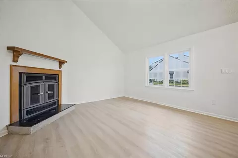Living - 127 Parkway Dr, Hampton, VA 23669 photo 1 of 5