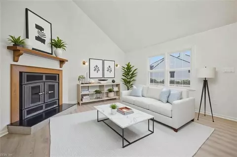 Living - 127 Parkway Dr, Hampton, VA 23669 photo 2 of 5