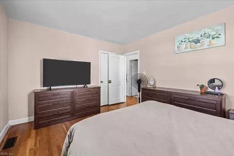 Bedroom - 339 E Leicester Ave, Norfolk, VA 23503 photo 2 of 5