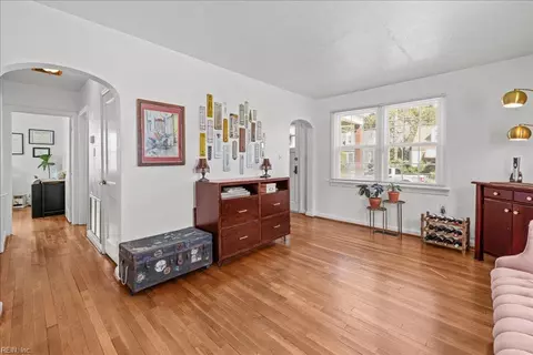 Entry Way - 339 E Leicester Ave, Norfolk, VA 23503 photo 1 of 4