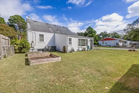 Exterior - 339 E Leicester Ave, Norfolk, VA 23503 photo 8 of 9