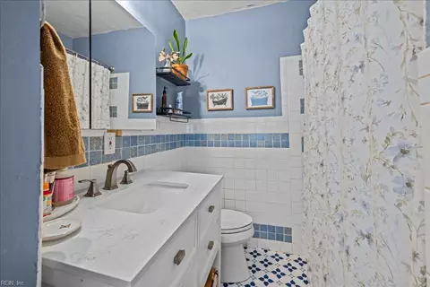 Bath - 339 E Leicester Ave, Norfolk, VA 23503 photo 1 of 3