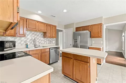 Kitchen - 3 Thomas Athey Ct, Hampton, VA 23666 photo 5 of 5