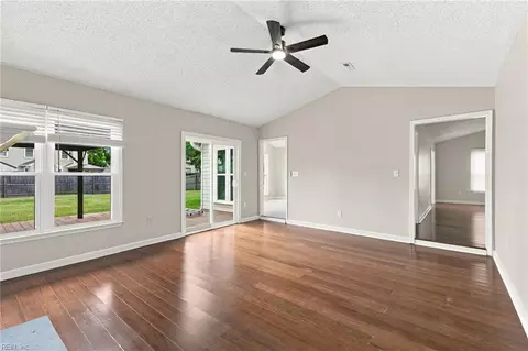 Living - 3 Thomas Athey Ct, Hampton, VA 23666 photo 7 of 9